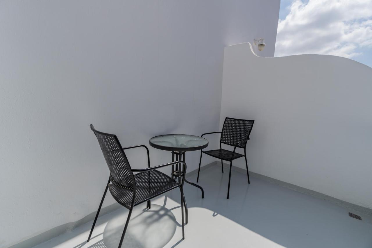 Central Fira Suites Hotel