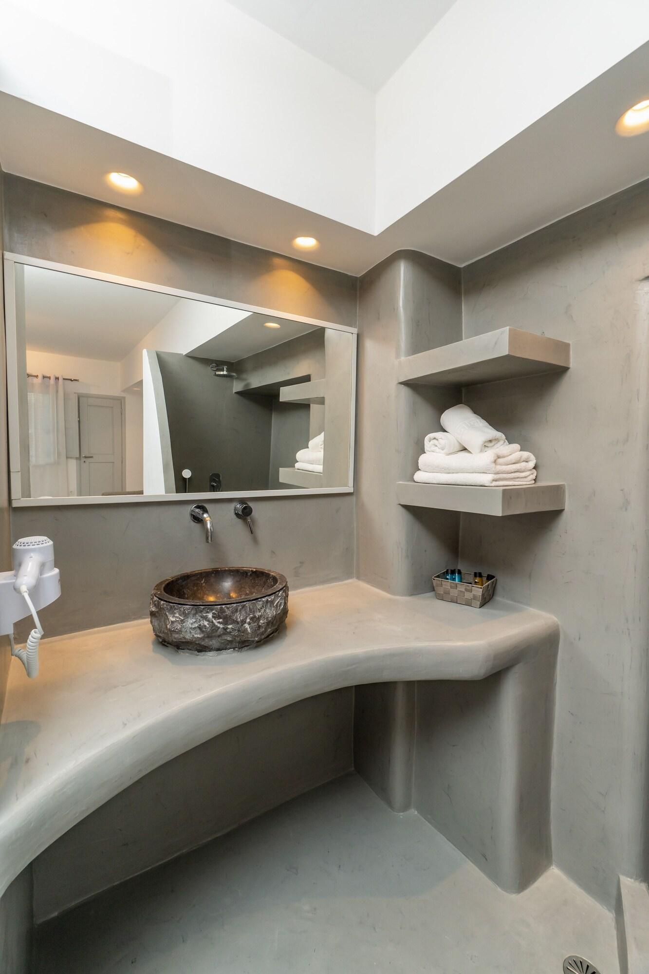 Central Fira Suites Hotel