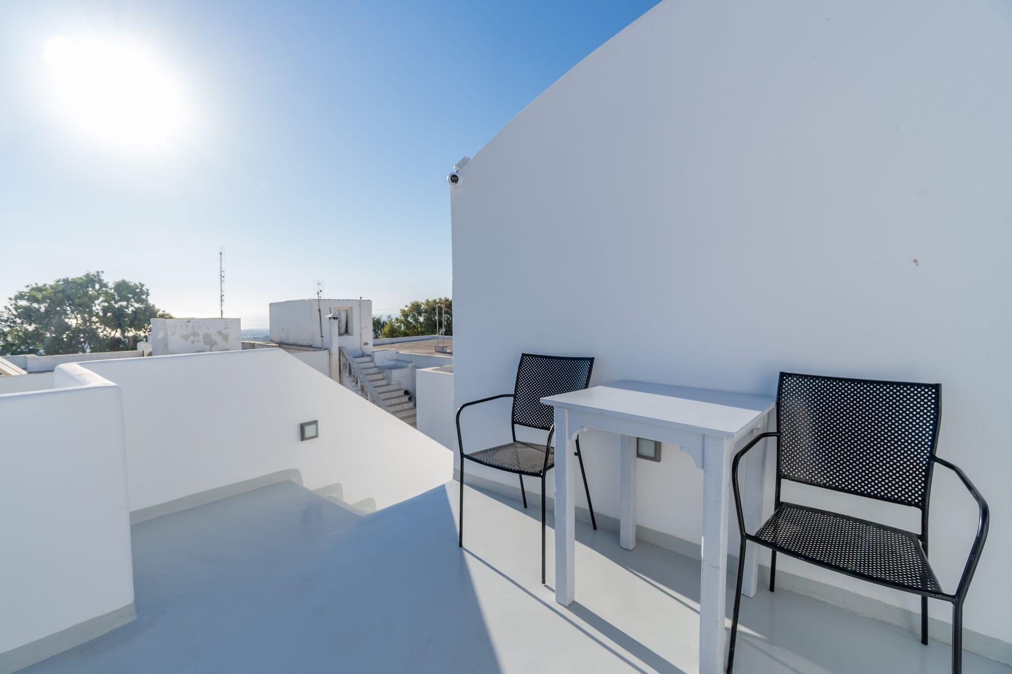 Central Fira Suites