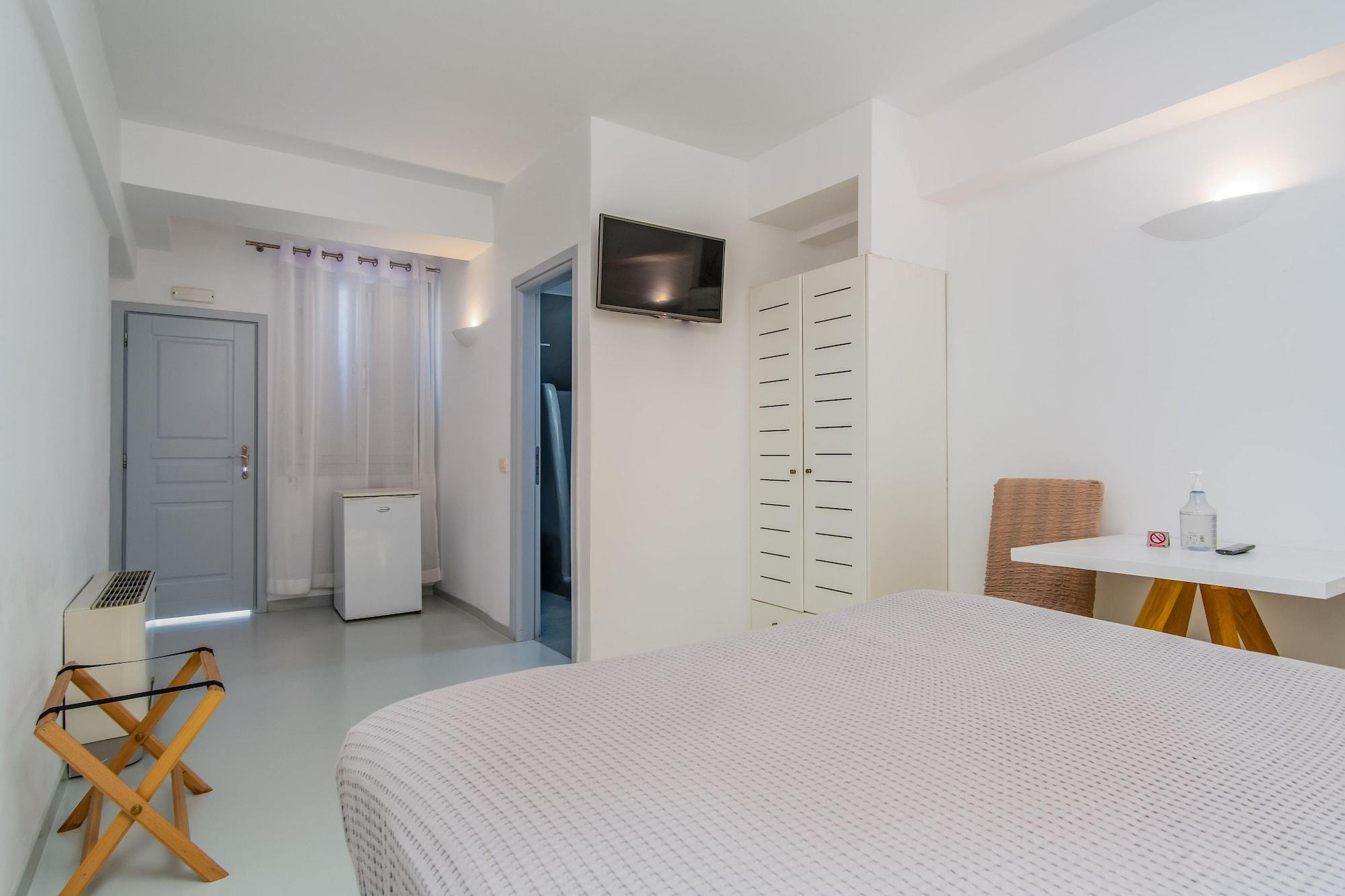 Central Fira Suites