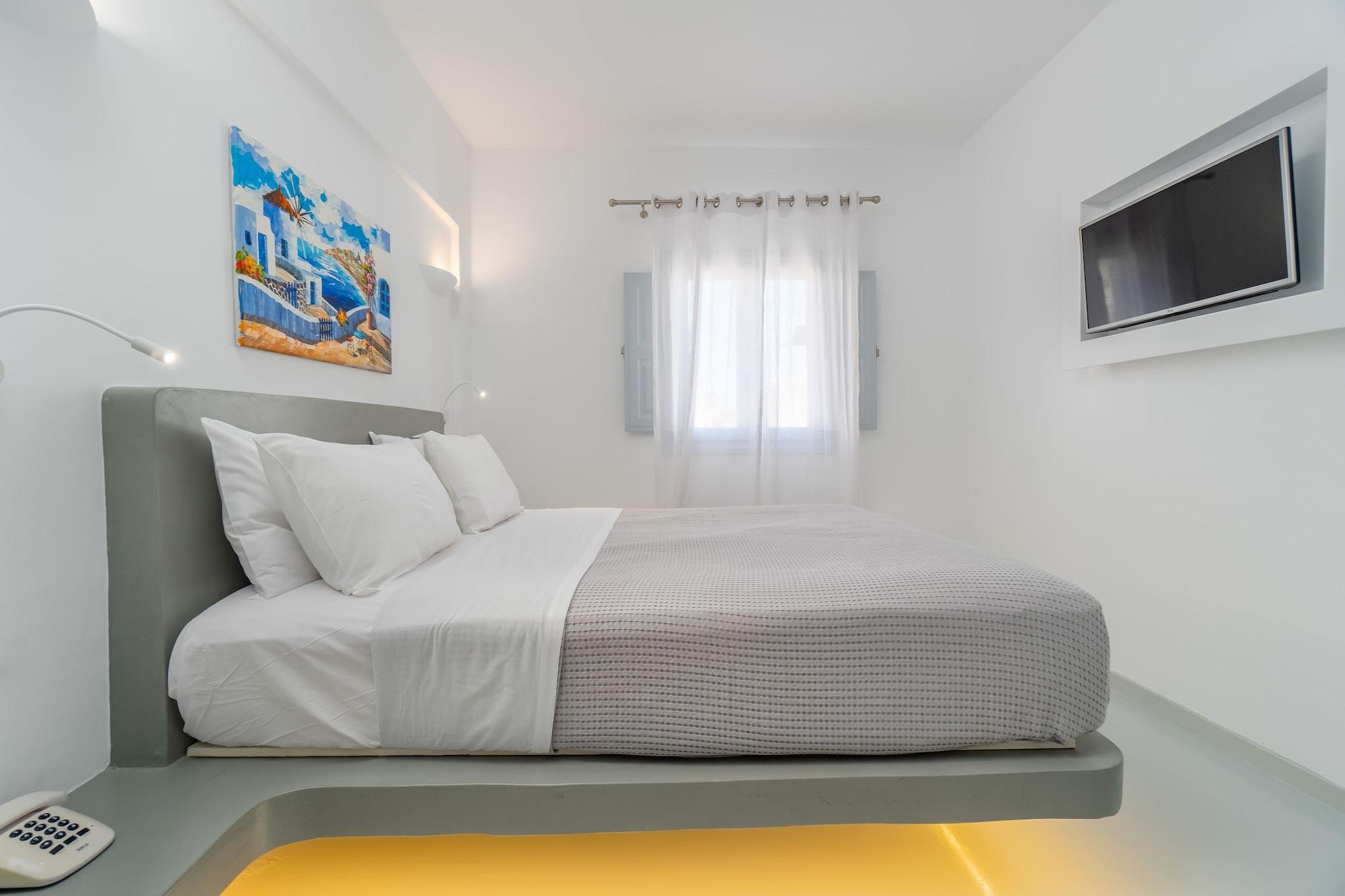Central Fira Suites Hotel 3*