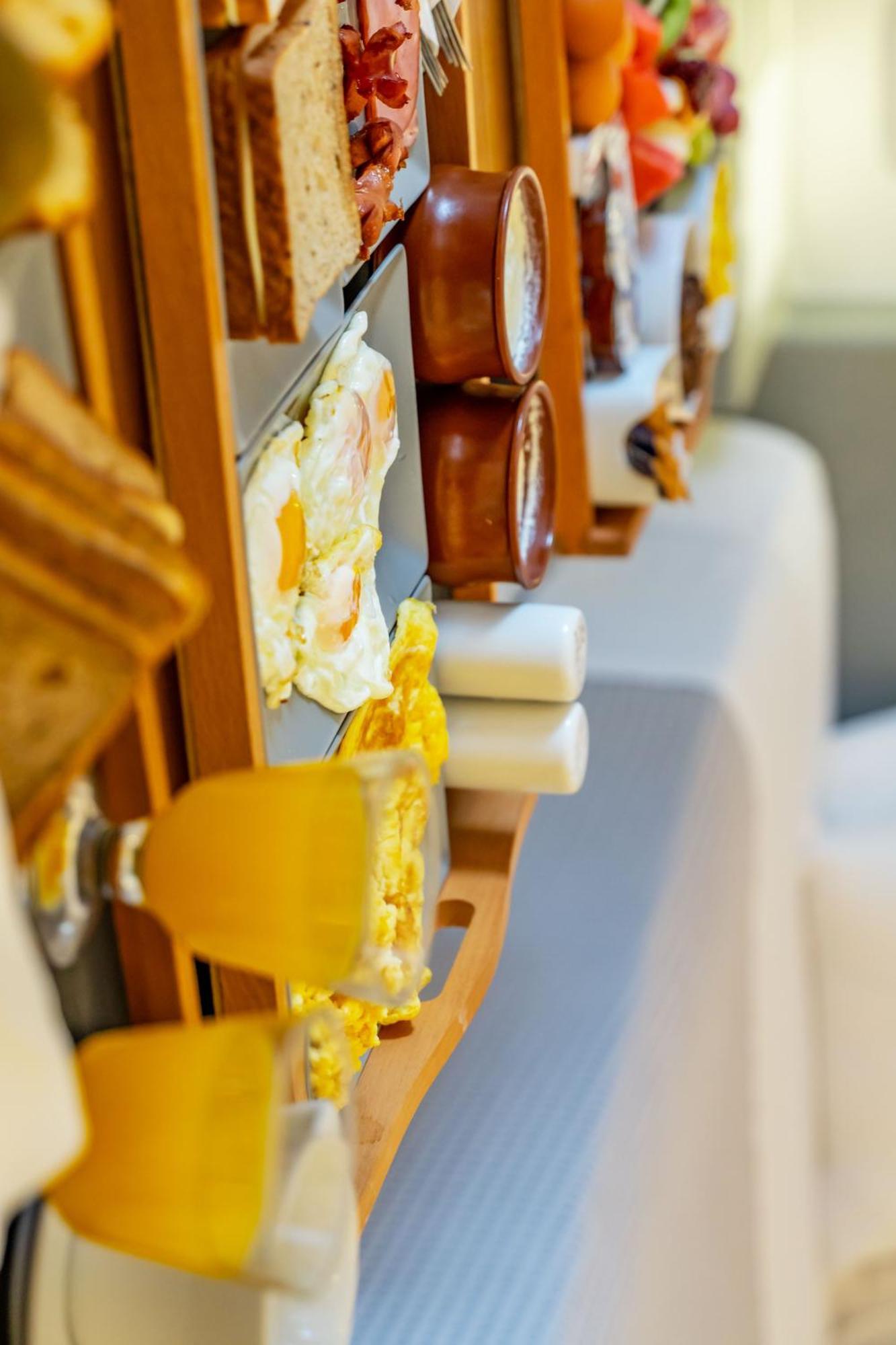 Central Fira Suites Hotel